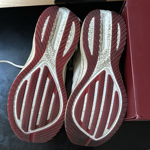 Brie & Wine Limited Edition Saucony Women’s Shoes 11 - Picture 3 of 13